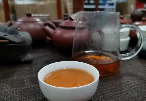 醉瀹奇枞漫说茶，初心不倦静修行